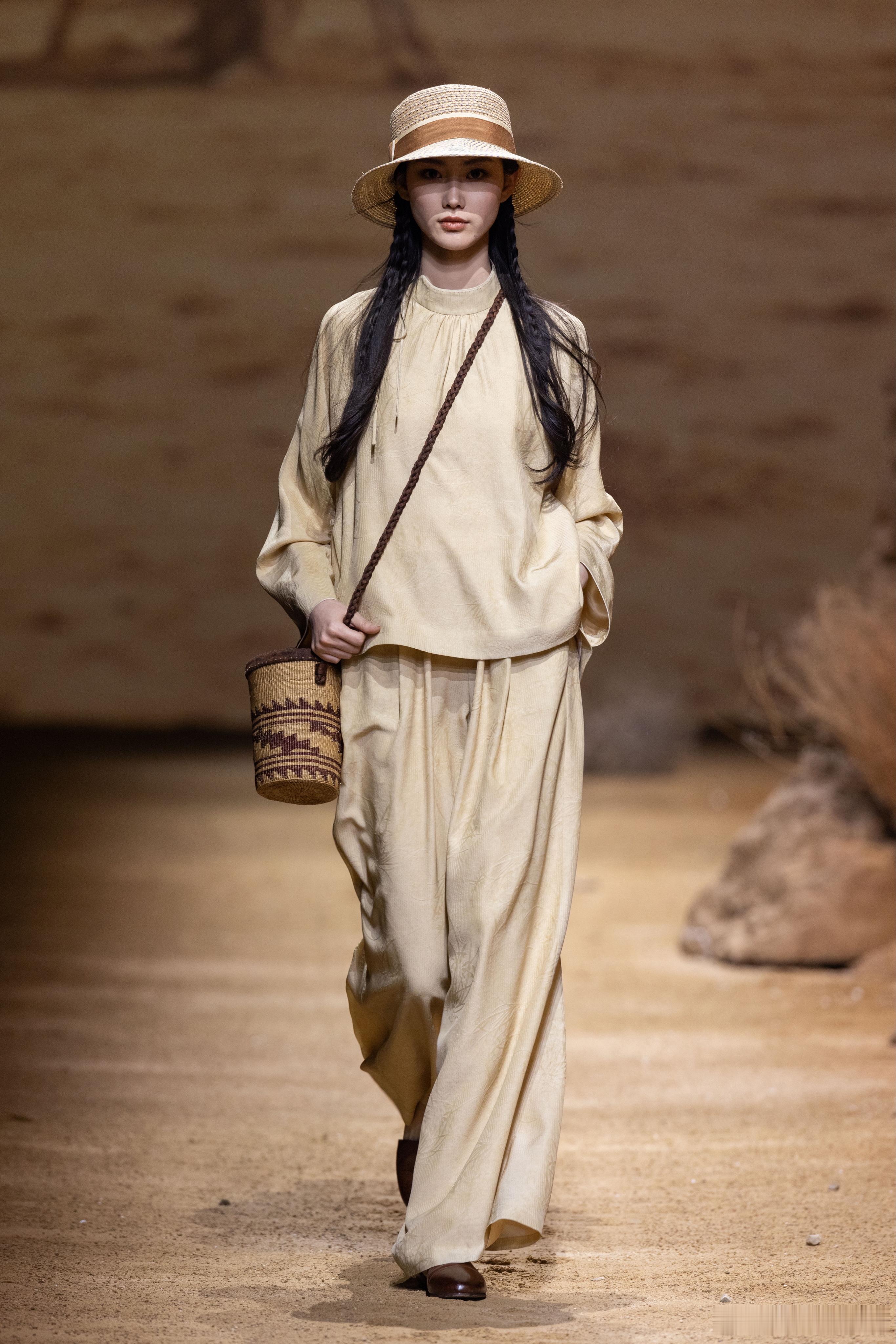 没有照片的日子里都在努力搬砖 ​​​