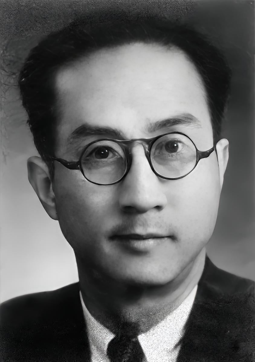 邹韬奋（1895年11月5日—1944年7月24日），出生于福建永安，祖籍江西余
