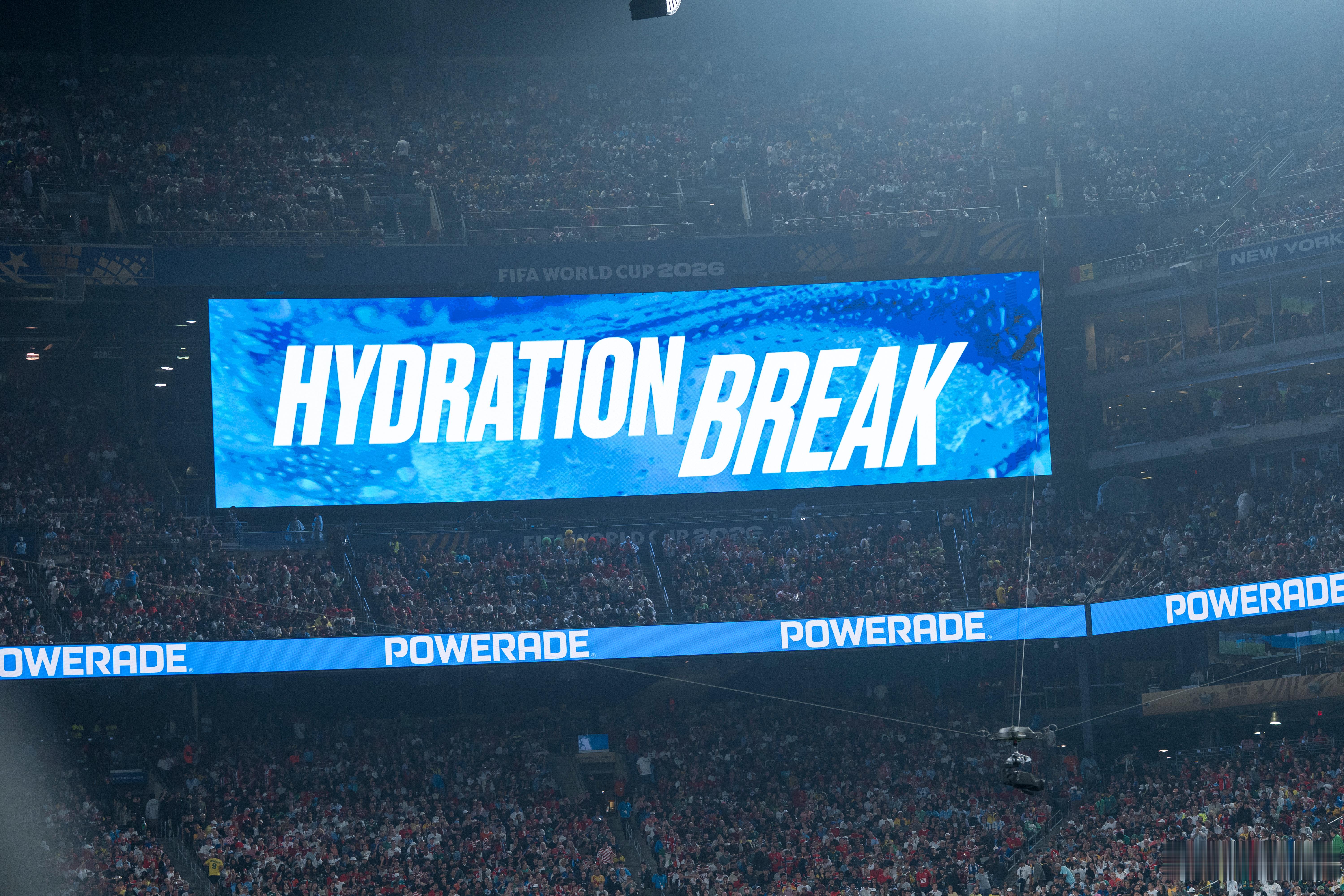 世界杯的“hydration break” (补水休息) 引发了我的思考。我从语