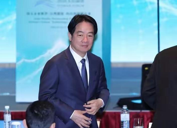 特朗普下通牒应该是32国一地区，绿营侧翼喊“台湾护航霍尔木兹海峡”，遭岛内嘲讽，