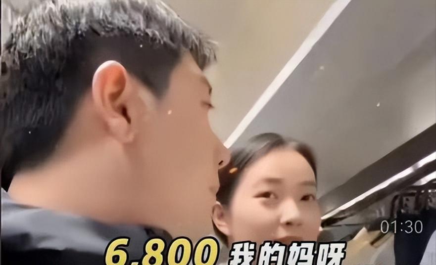 小两口逛街进了家服装店，老婆随口问这件衣服卖多少钱，店员开口就要6800元，老公