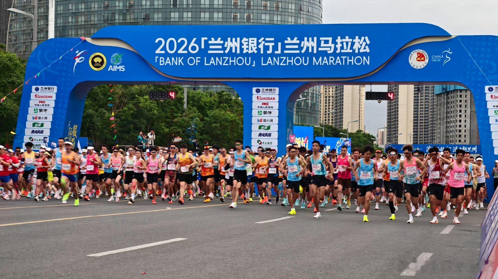 2026年5月24日，兰州街头晨光正好。 脚步踏过黄河岸，呼吸里是初夏的风。 荣