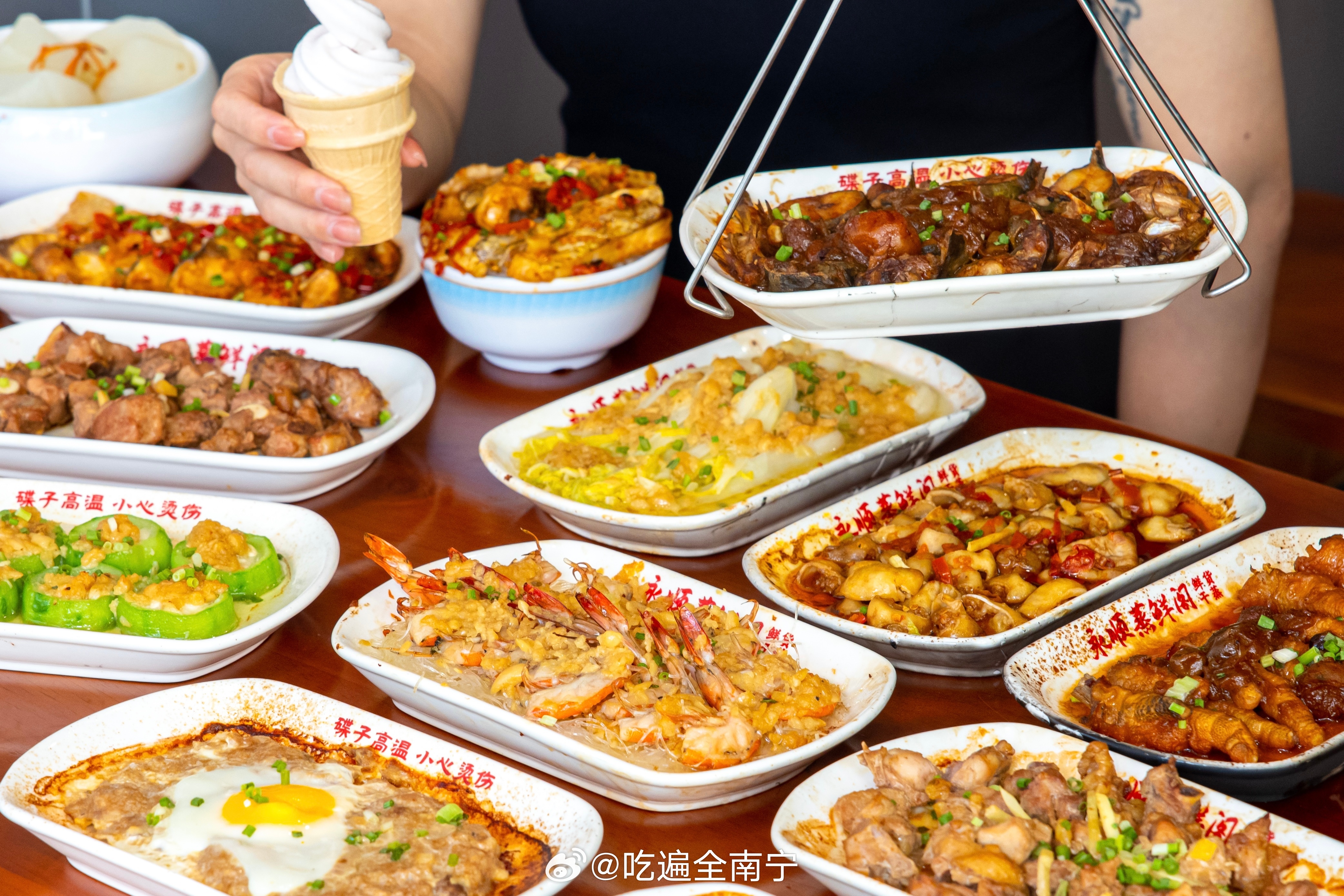 新店新店！西乡塘这家又多一家新晋下饭小馆！是小吃货心心念已久的干蒸菜[抱一抱][