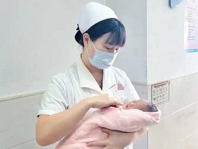 产房外的一句询问，道尽世间最真的父爱
 
“可怜天下父母心！”近日，山西一家医院