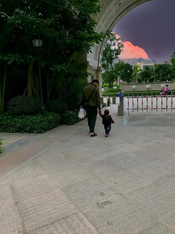 这日子是好日子，大儿子大学就四年，毕业后，每年可以为家里可节省24200元。这样