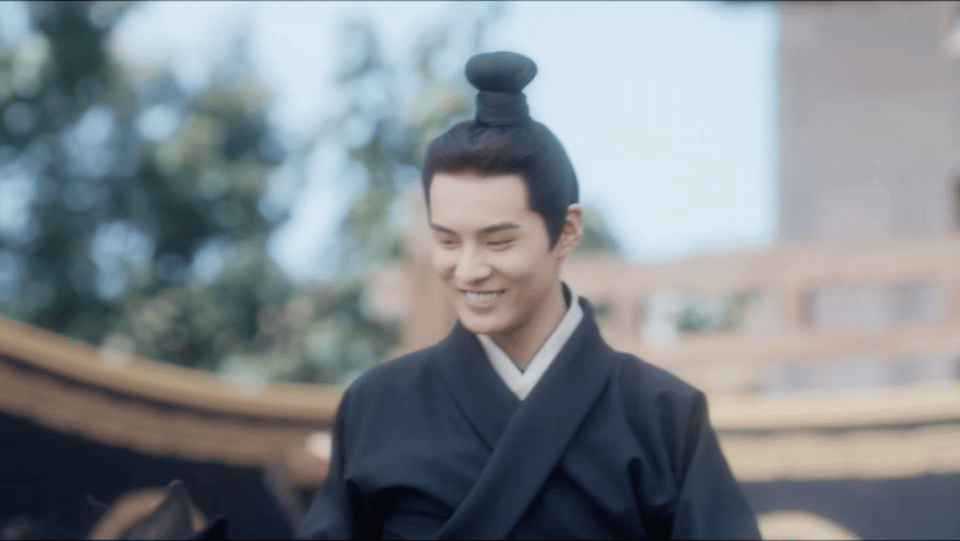 千年青铜镜爆改网恋APP李延胜给何亦瑶看漠北风沙的壮阔，何亦瑶给李延胜看现代都市