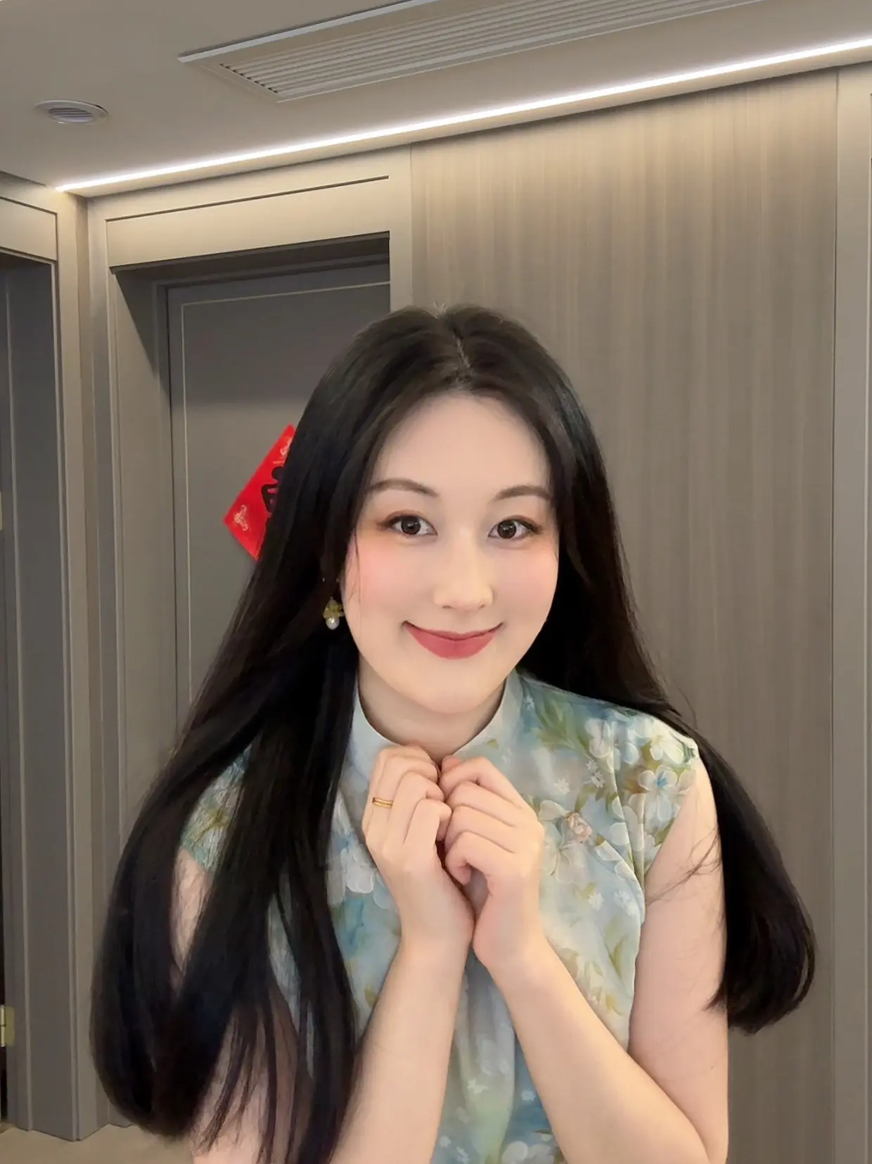 尝试一个新look 旗袍