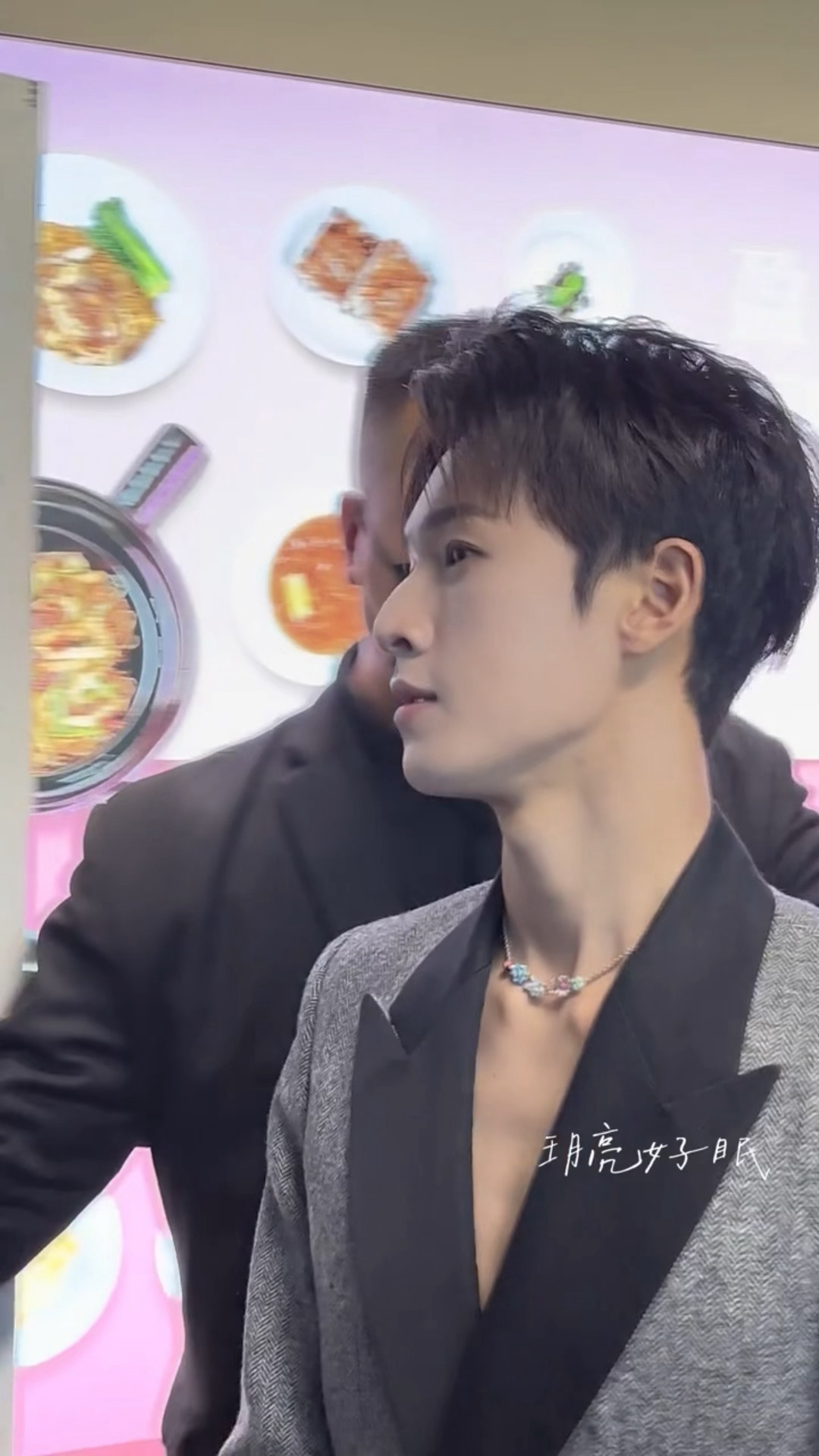 李昀锐深V完全5A颈区，锁骨杀我人没了李昀锐深v锁骨杀 李昀锐深V完全5A颈区