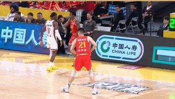 广厦男篮vs山西男篮胡金秋膝盖受伤 迪亚洛给胡金秋来这么一下子……大秋膝盖受伤下