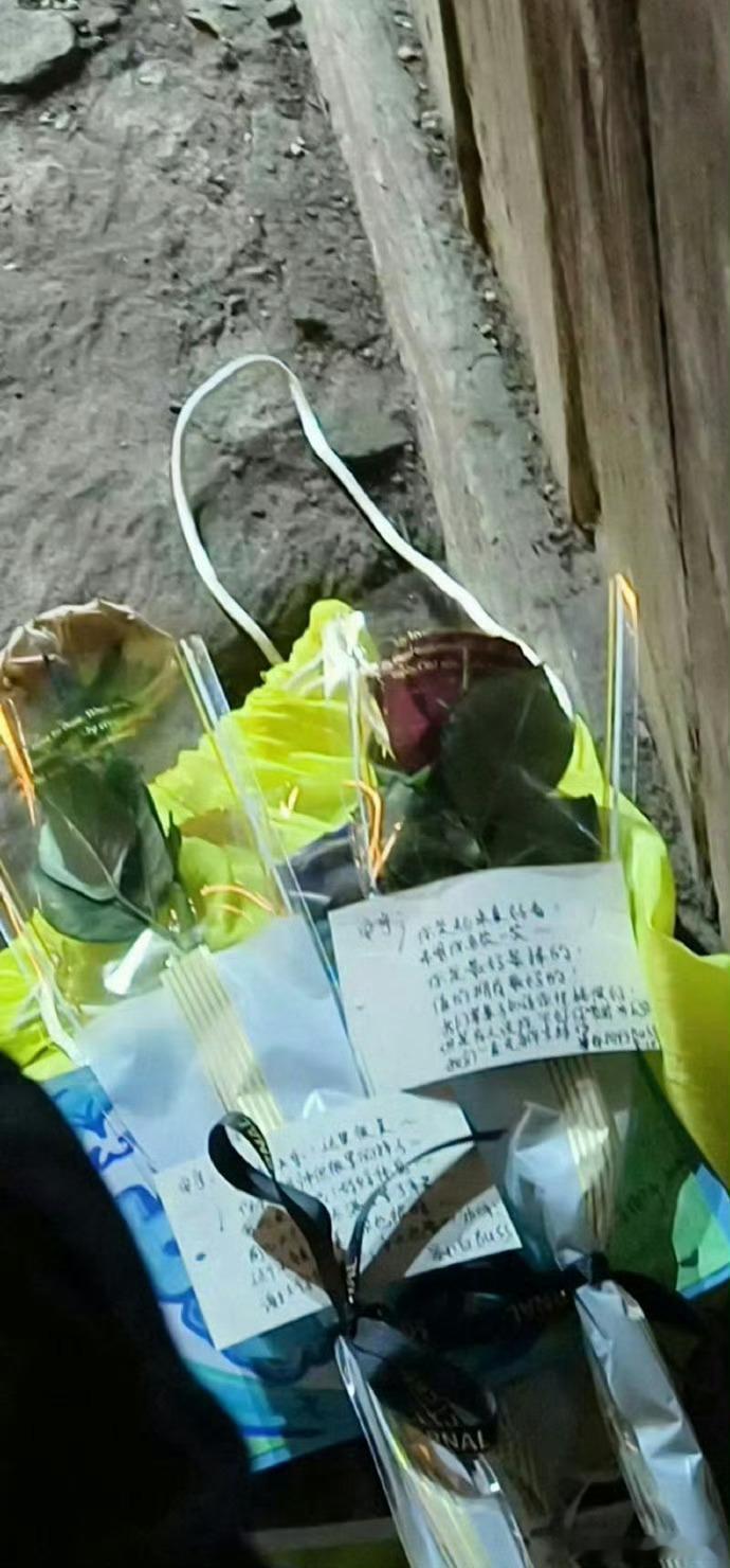 啊？？？有网友爆料王安宇把粉丝送的礼物和信扔了……#王安宇疑似扔粉丝信##网友吐