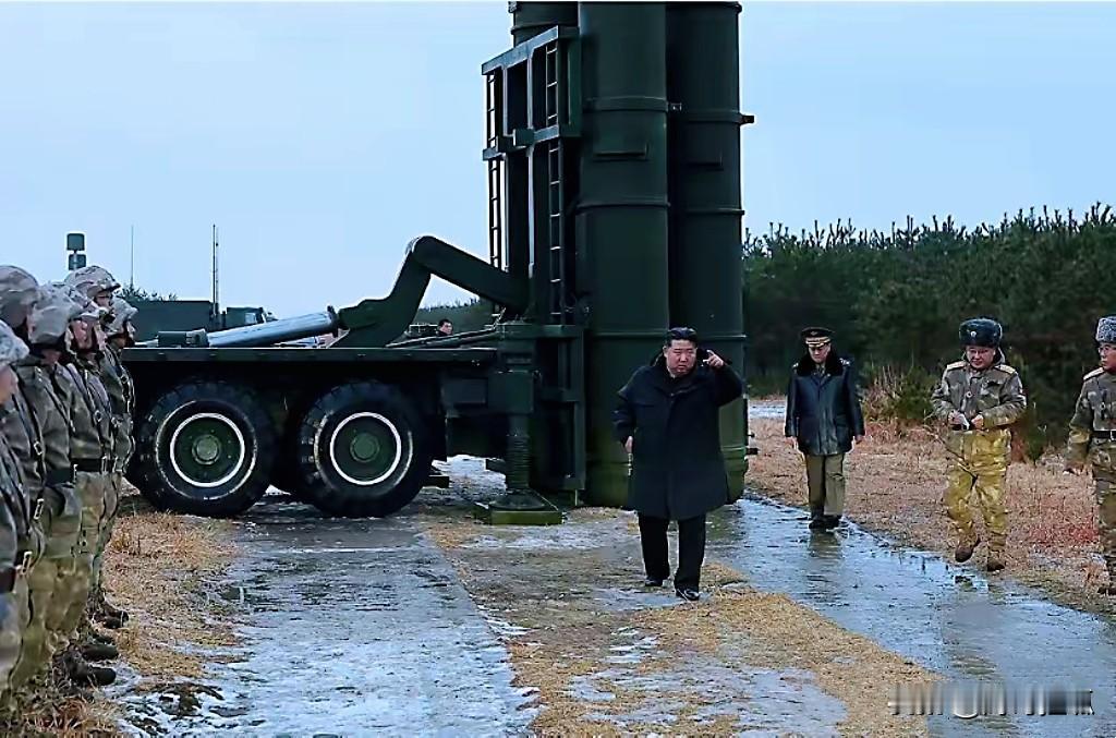 朝鲜圣诞夜试射新型防空导弹，金正恩的“礼物”让美日韩傻眼！

半岛夜空一道火光划