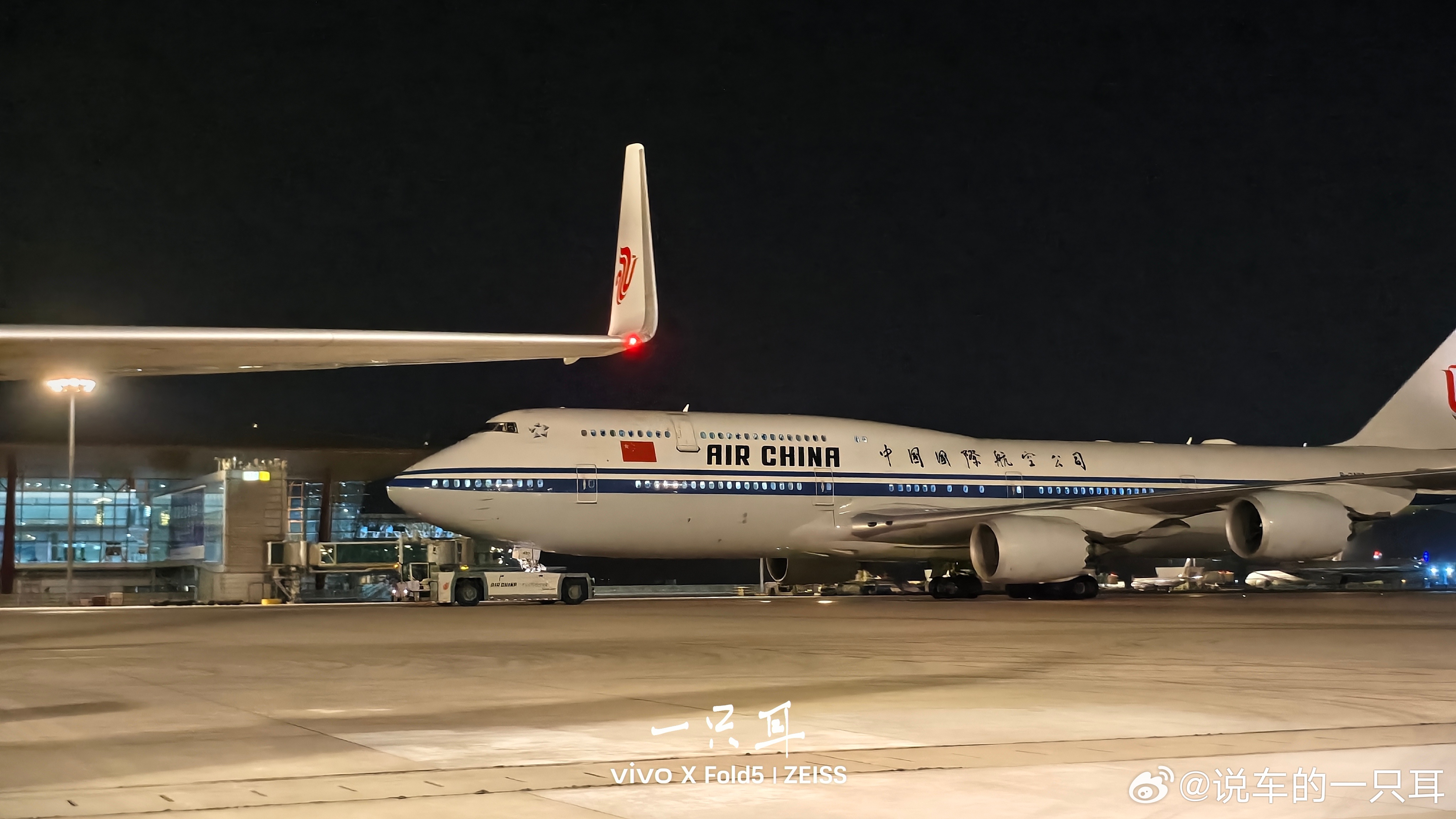 最近廊桥比例不错，但是摆渡车也不少，昨天的我和今天的我。练就了在珠海、杭州都能坐