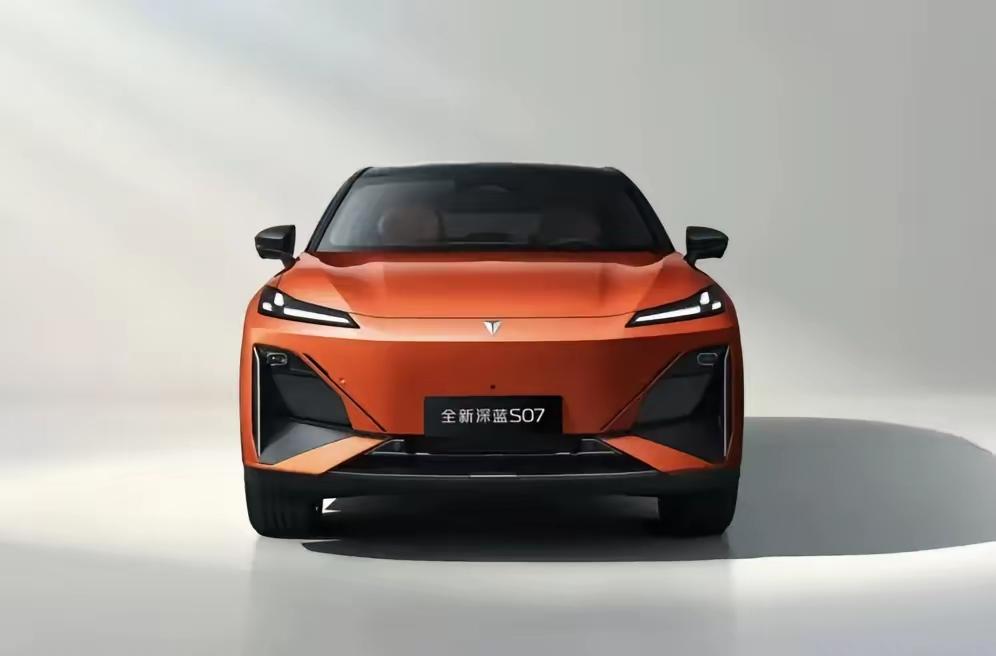 深蓝S07开启越级出行新体验!!踏入深蓝S07的座舱，仿佛置身于一艘豪华游艇之中