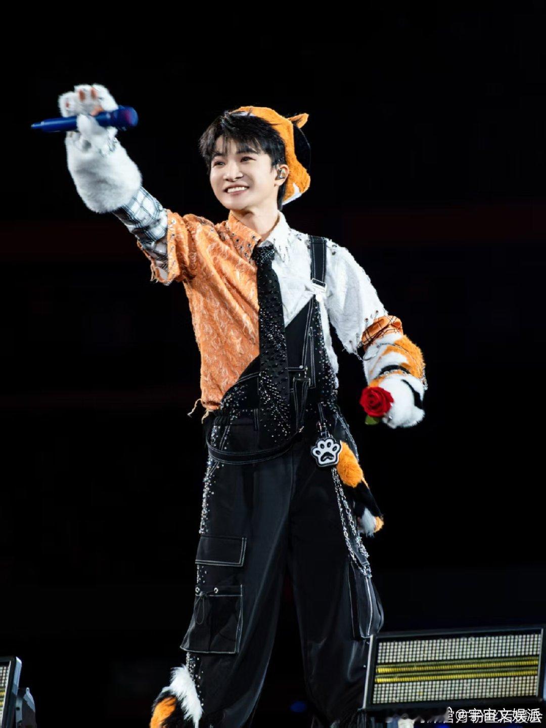 周深跨年主理人 周深简直是跨年活动的灵魂主理人！26年跨年率先出击，连续两年亮相