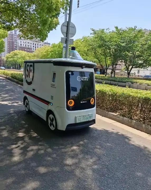 清华教授柳冠中语出惊人！中国人该清醒了！他直言：无人机、无人驾驶、无人商店、无人