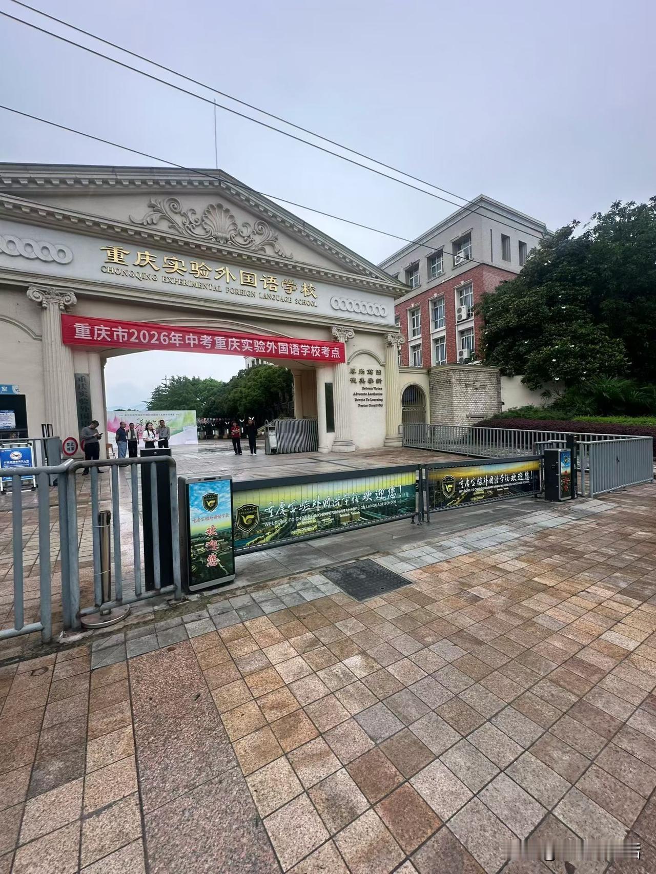 有点意外，今年的中考，怎么感觉送考场面很冷清呀？和前几年感觉完全不一样，就拿重庆