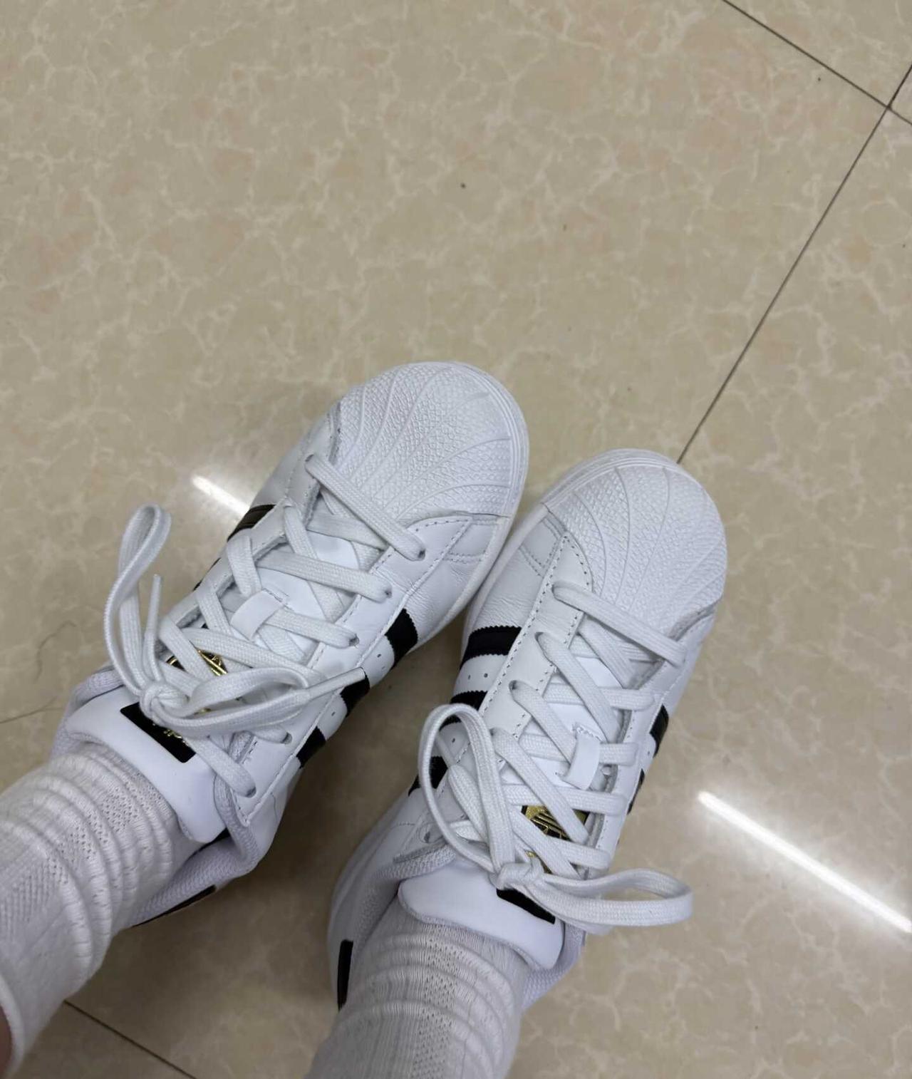 好好看
贝壳头 新鞋 搭配校服穿的鞋