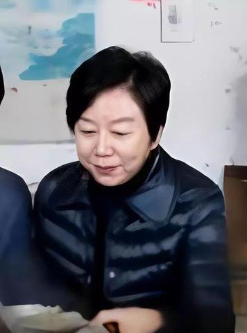 香港高等法院刚出的新判决，把许家印前妻丁玉梅在海外的钱袋子也扒得明明白白：加拿大