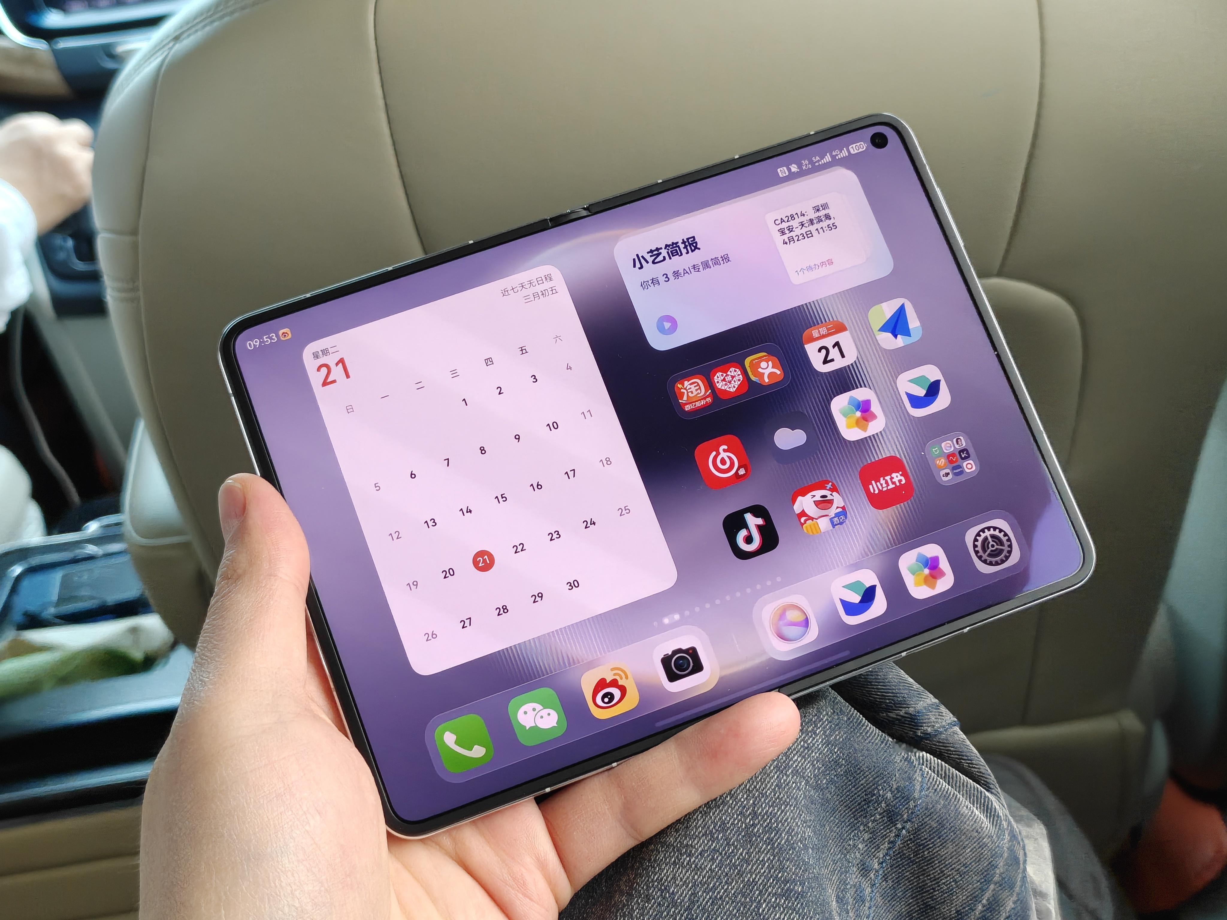 华为Pura X Max适应了之后握持起来 看信息效率上更舒服如果想象握着苹果折