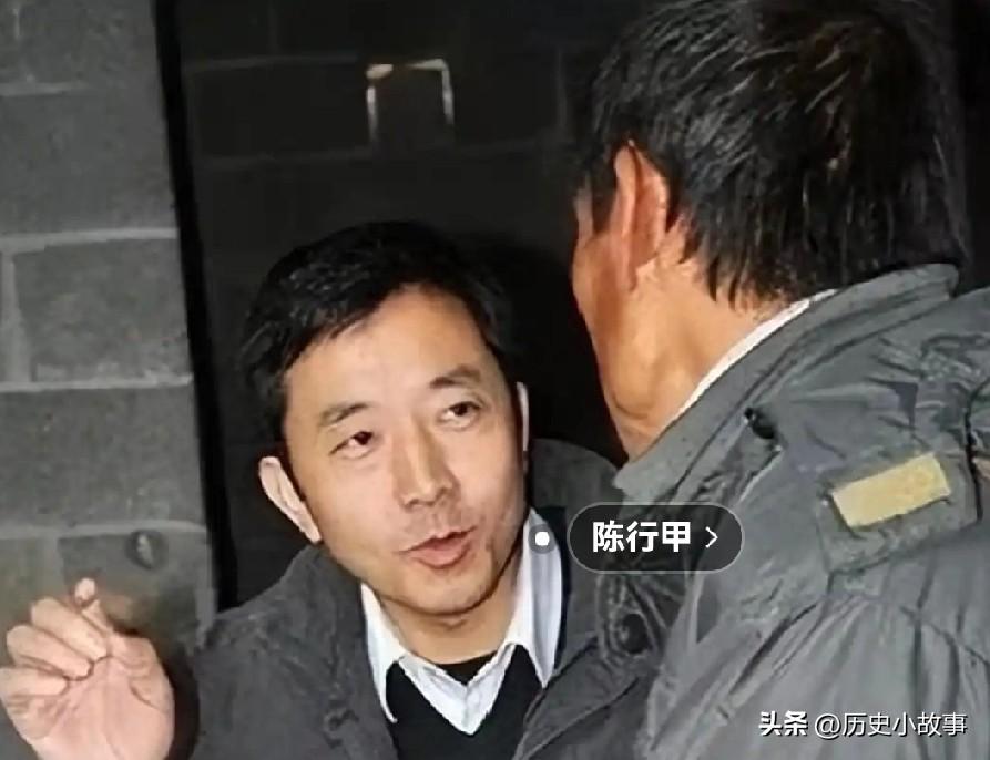 2015年，巴东县原县长刘冰在入狱前一天，陈行甲问他："为什么这么恨我？"刘冰咬