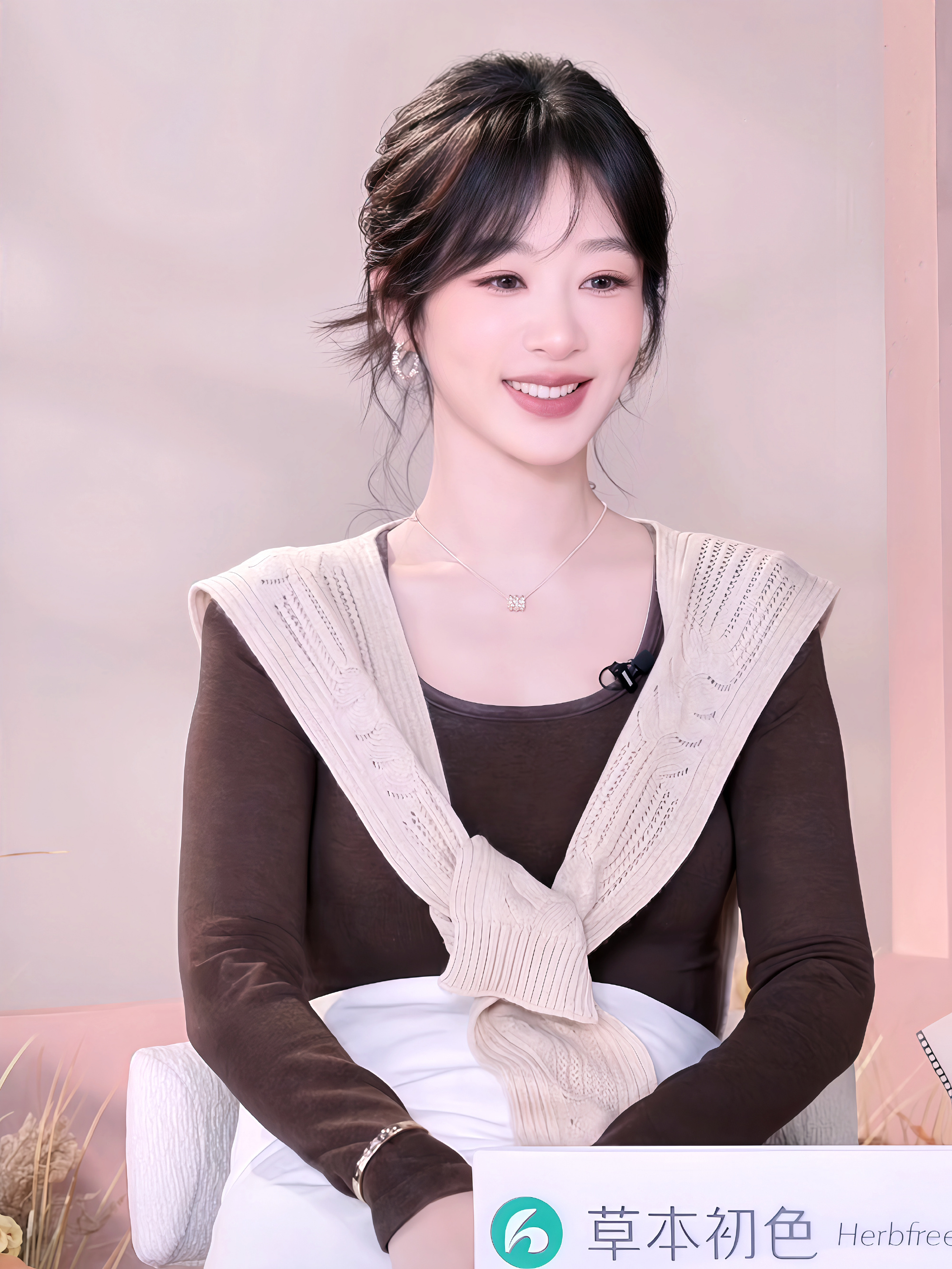 杨紫[超话]  yz杨紫董竹君 yz‍杨紫玉兰花开君再来 我说好不算好，观众的眼