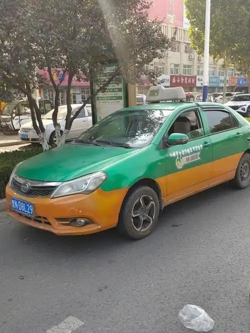 为什么大家现在宁愿等网约车，也不坐出租车？很简单，因为现在的出租车，已经彻底活成