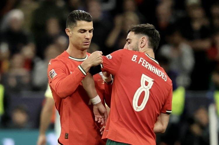 talkSPORT主持人安吉丽娜·凯利：C罗正毁掉葡萄牙夺世界杯的机会，B费应罢
