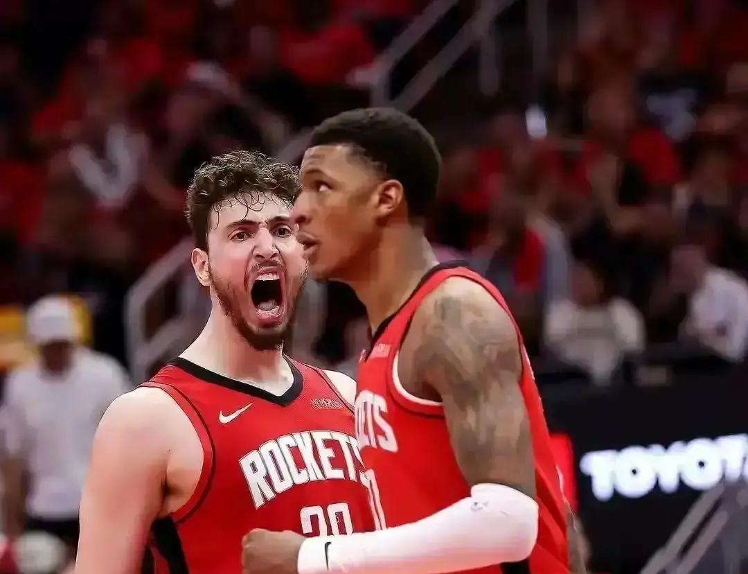 雄鹿市值一夜蒸发8%
 
老板连夜飞雅典，5年2.8亿顶薪拍桌上，字母哥没签，只