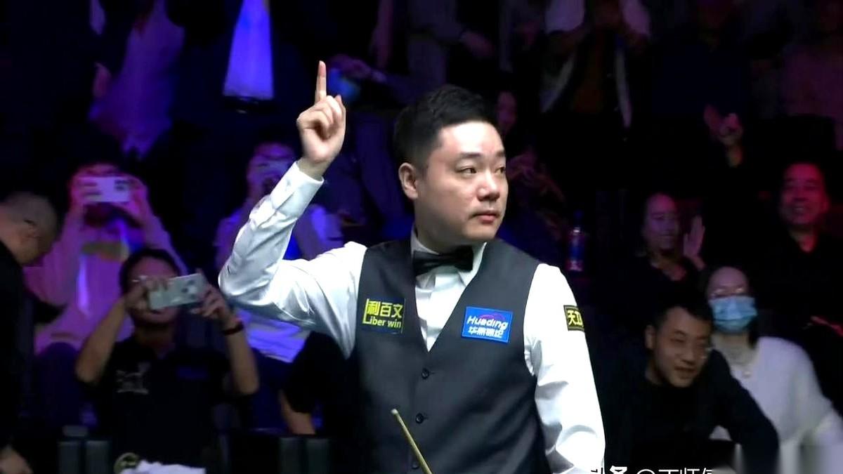 这数据一看，真的有点恍惚，甚至有点心酸。
丁俊晖，22场胜利啊，一个人扛着中国斯