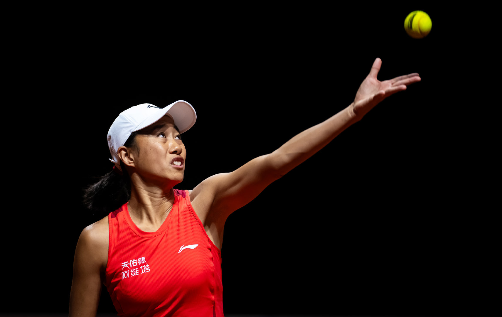 诺斯科娃逆转张帅！WTA500斯图加特站首轮，诺斯科娃以5-7 6-1 6-4逆