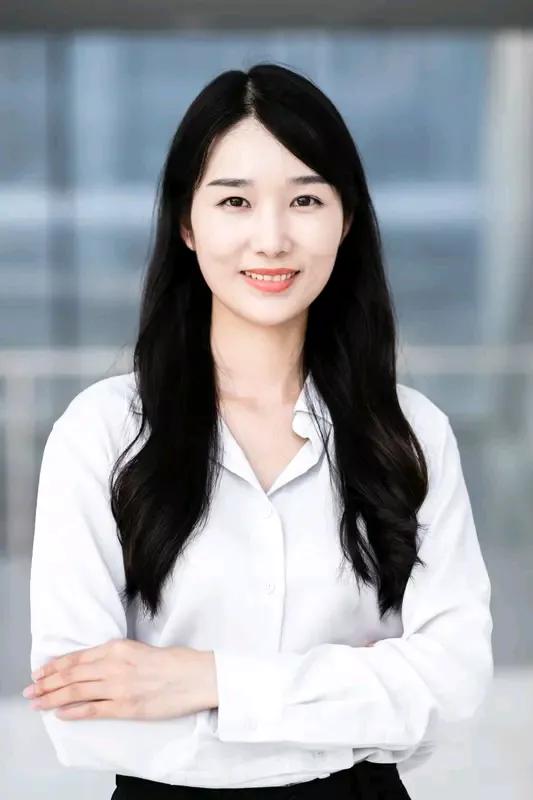 浅谈郑丽文胜选。一有深厚的基层基础，长期走访社区，关注民生，倾听民意，像了解居民