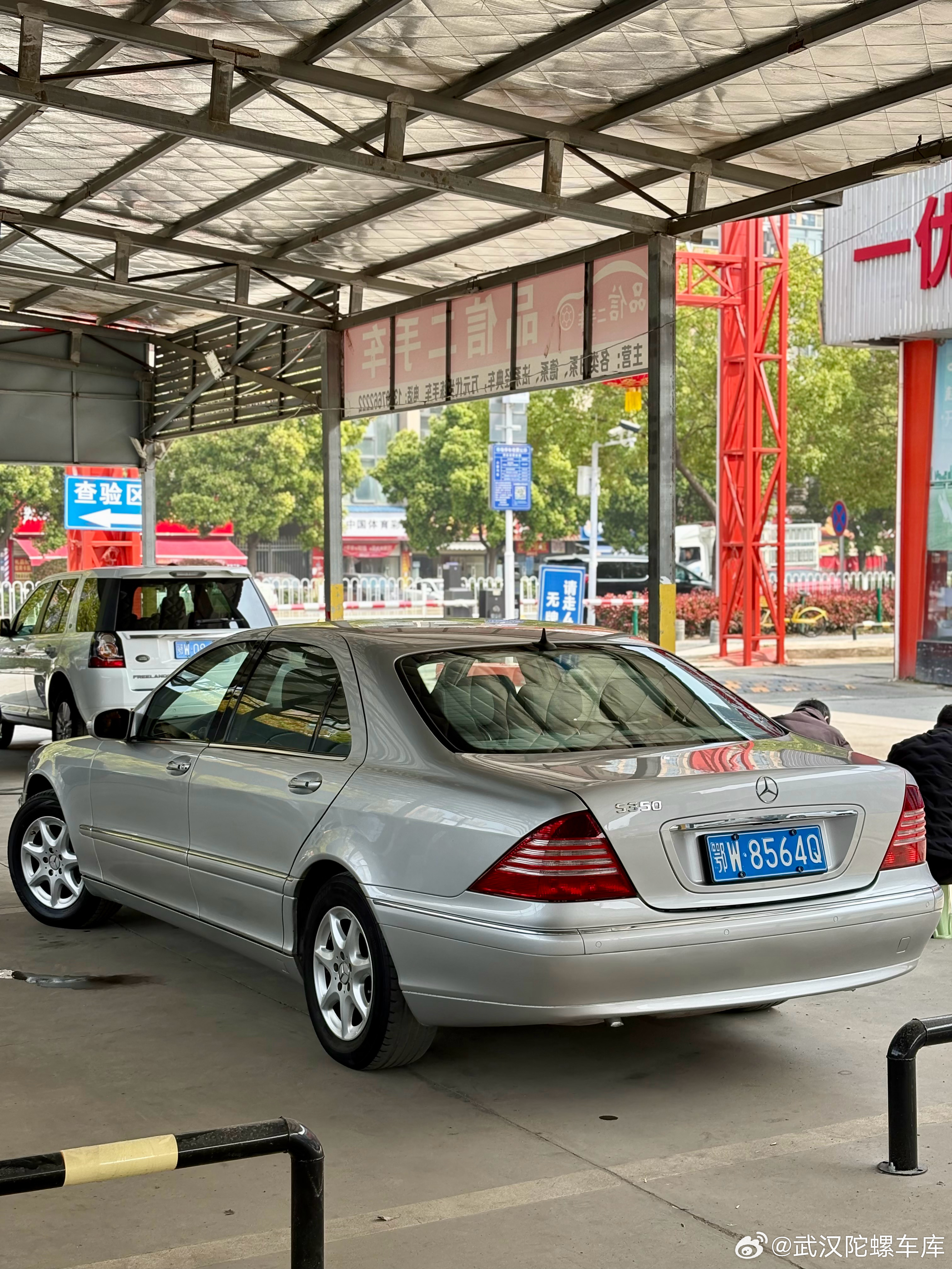 岁月不败美人🚗好大哥从上海购入一台世纪美人04年奔驰S350 W220 蝴蝶奔