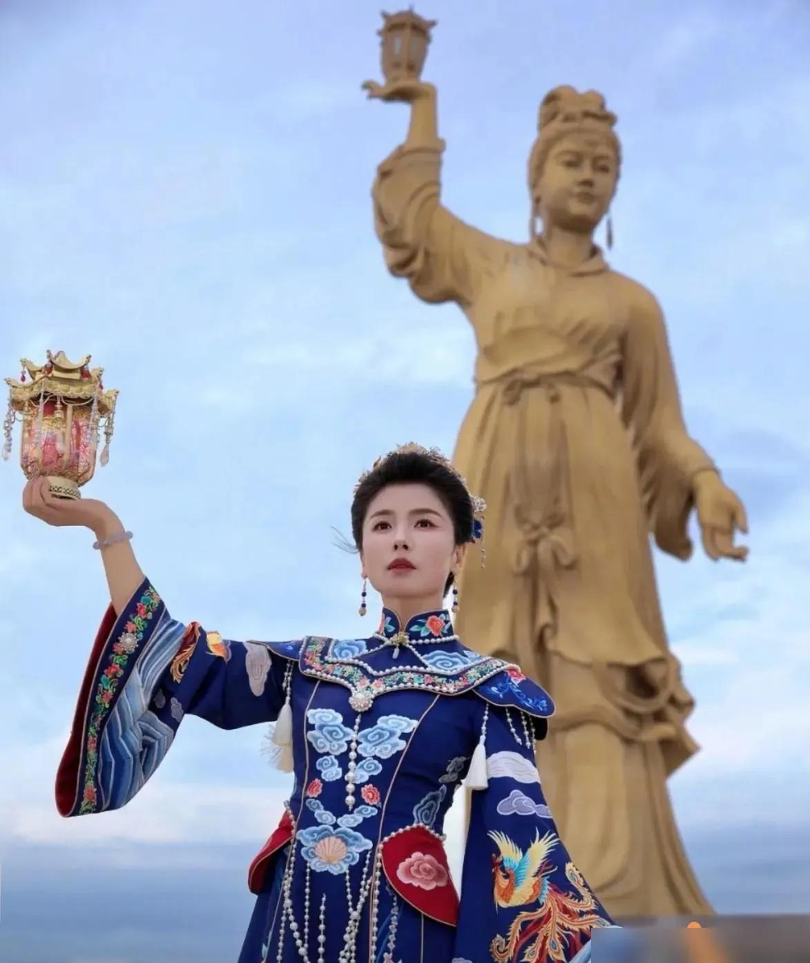 刘涛妈祖亮相，褪去仙侠的华丽，回归古朴庄重。
祭祀三献礼一丝不苟，服饰、礼仪都考