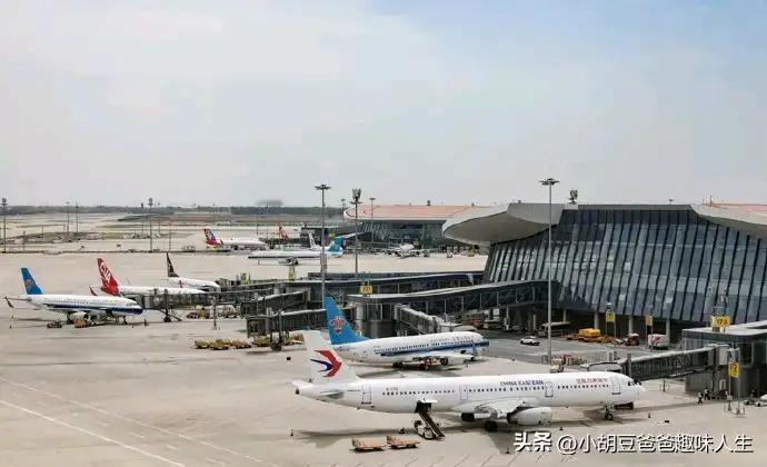 九亿人没坐过飞机背后，藏着中国最真实的力量
这个数字宛如一颗掷入平静湖面的石子，