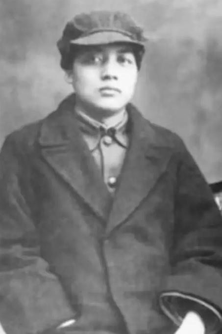 他有着中国最硬的“背景”，却一辈子没去过韶山，也从没进过中南海，这人就是贺麓成，