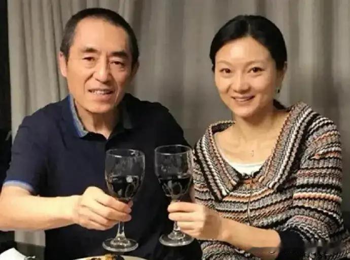 张导喊比自己小11岁的岳母
真喊妈，喊娘都会觉得有点别扭吧
最好的称呼：姨娘可能