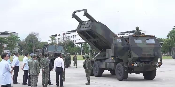 华盛顿方面表示，北京已经通过外交途径警告华盛顿不要继续向小岛运送武器了。

北京