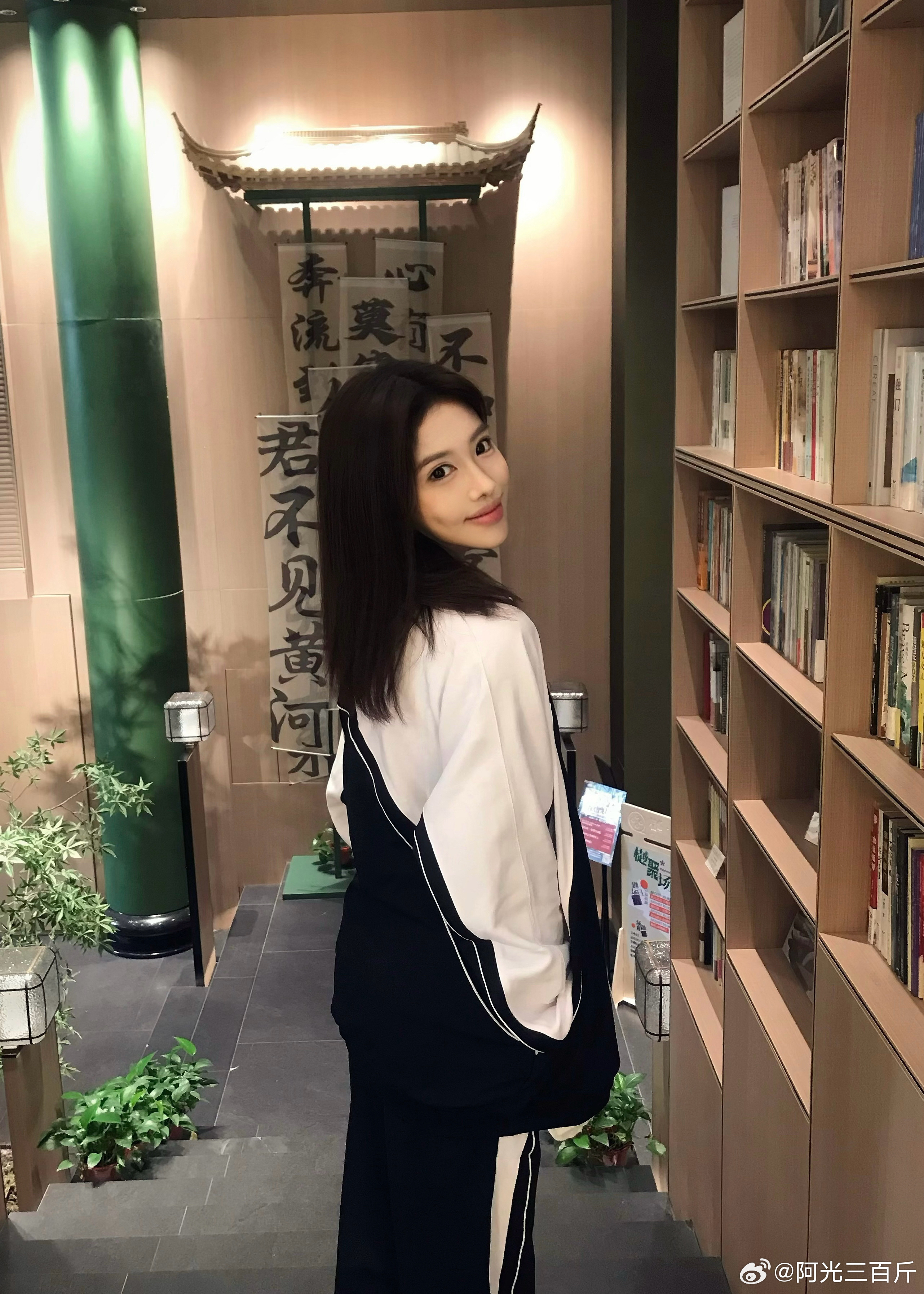 我少女时代的理想主义 是成为一个雷厉风行又热爱生活的性感可爱都市丽人 经济自由的