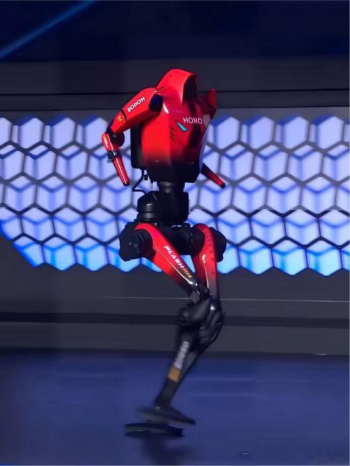 荣耀新表续航将迎来质变。参考机器人“闪电”在马拉松夺冠的表现——凭借手机同源的青