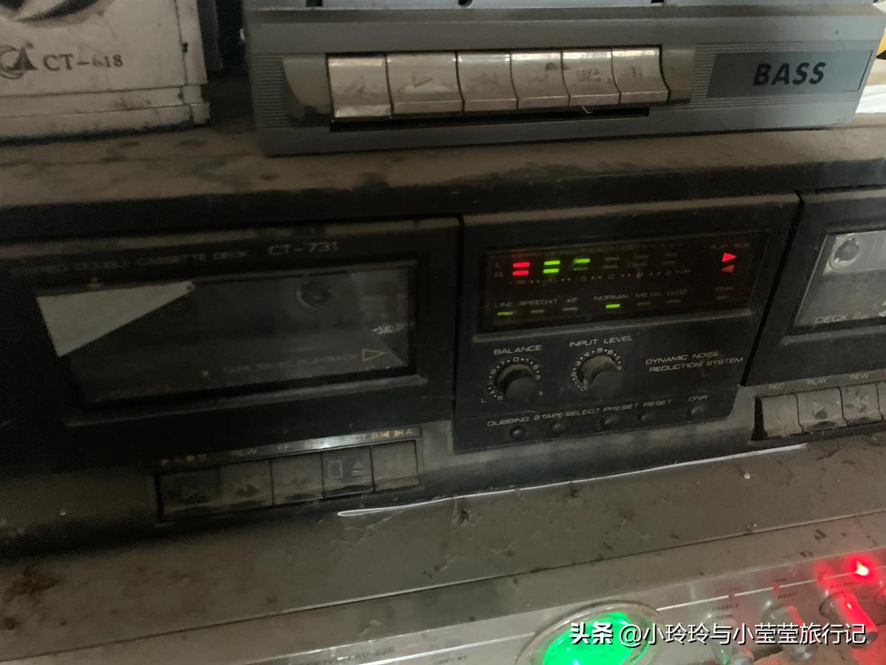 这些老物件基本00后没见过，今天在老家翻出来一些磁带和卡座录音机，试了一下还能用