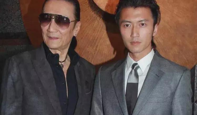 谢霆锋在感情问题上的坎坷经历让他深感对家庭的珍惜。他明白家庭的重要性，也理解了谢