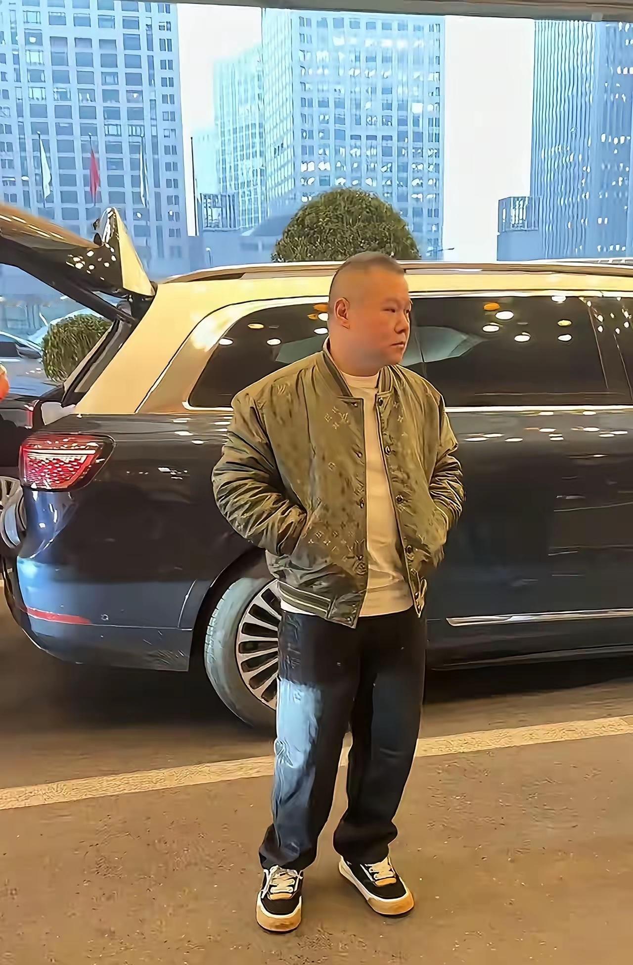 岳云鹏这身衣服是什么牌子的，要不要50元