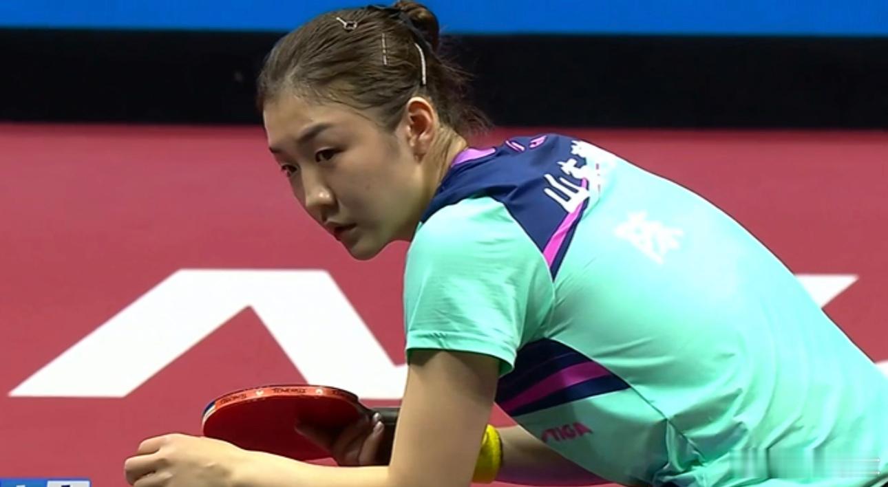 11月16日讯 第十五届全运会乒乓球女单铜牌战，山东队的陈梦与澳门队的朱雨玲展对
