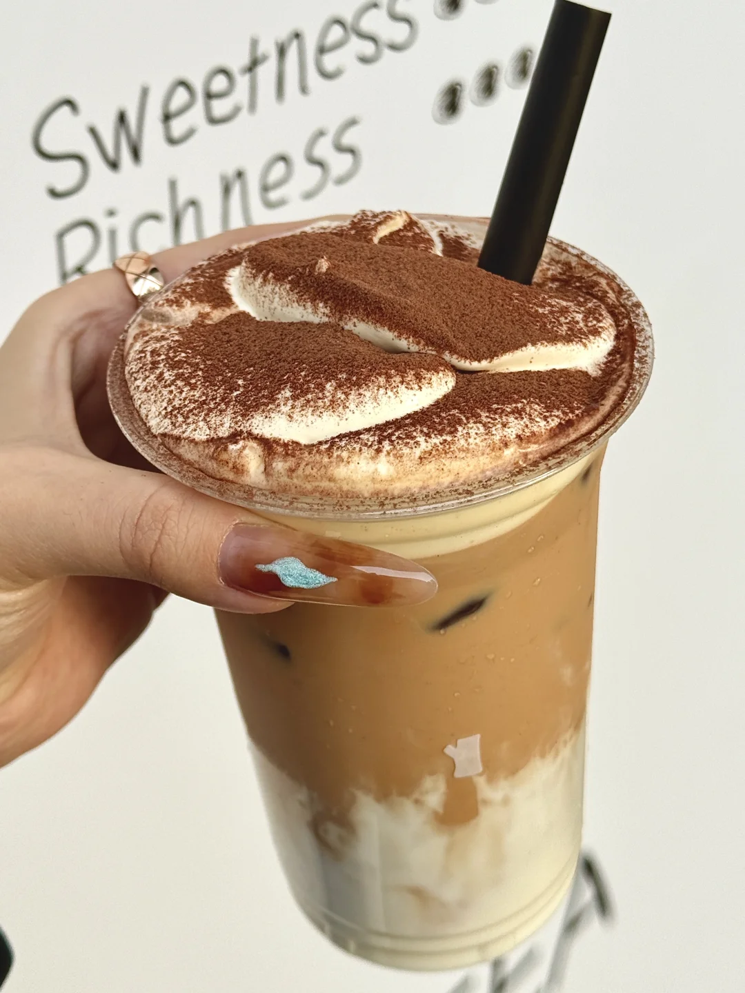 液体提拉米苏泰奶。。。好喝死了。。。