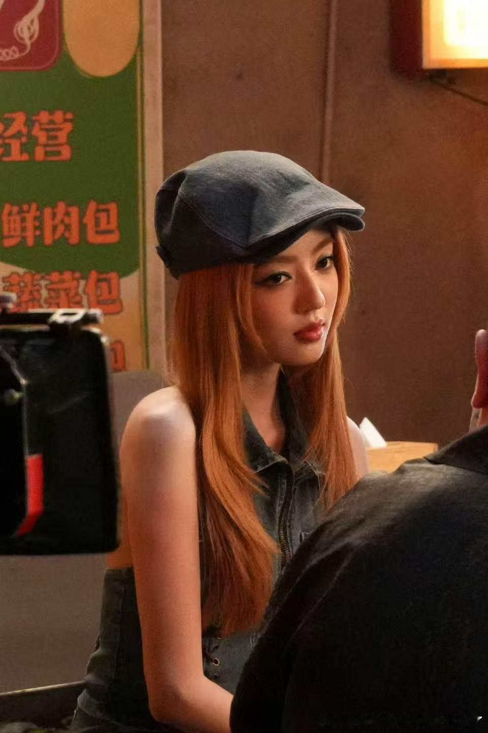 千禧风是何瑞贤统治区何瑞贤这千禧味儿太正了，《野狗骨头》里每一帧都想截图当壁纸。