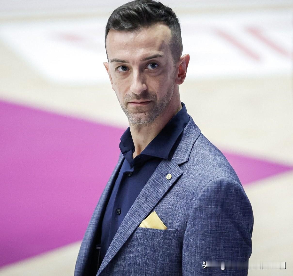 丹尼尔.桑塔雷利

泽仁体育是一支实力强劲的球队，他们征战于竞争激烈的土耳其联赛