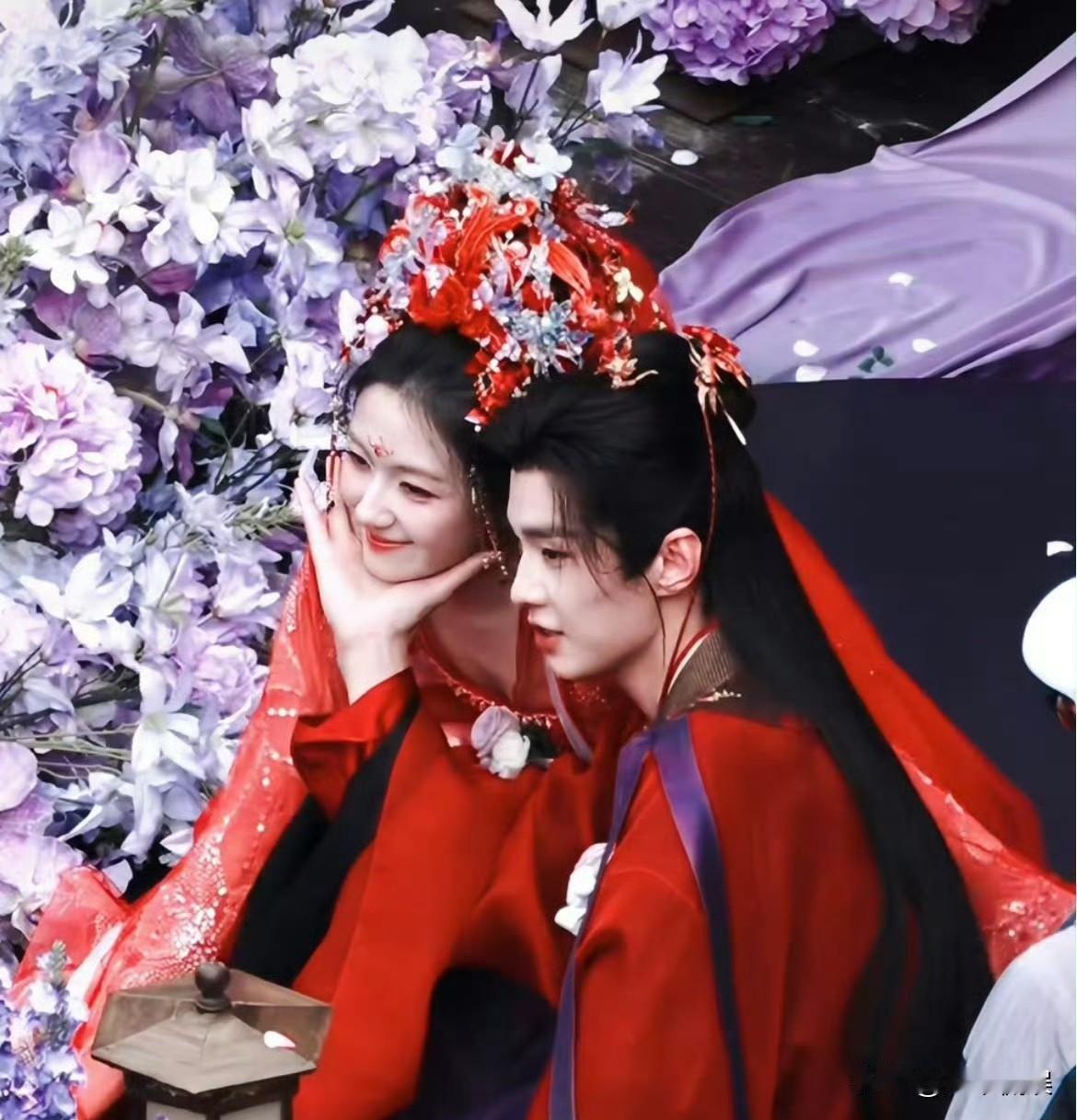 《千夜奇谭》的剧情到底讲的是什么呀？路透图已经勾起来我的好奇心！

李兰迪和何与