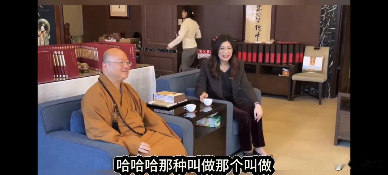 除夕法鼓山、初一佛光山，两天跑遍台湾两大信仰中心，寺庙里藏着最关键的民意，郑丽文