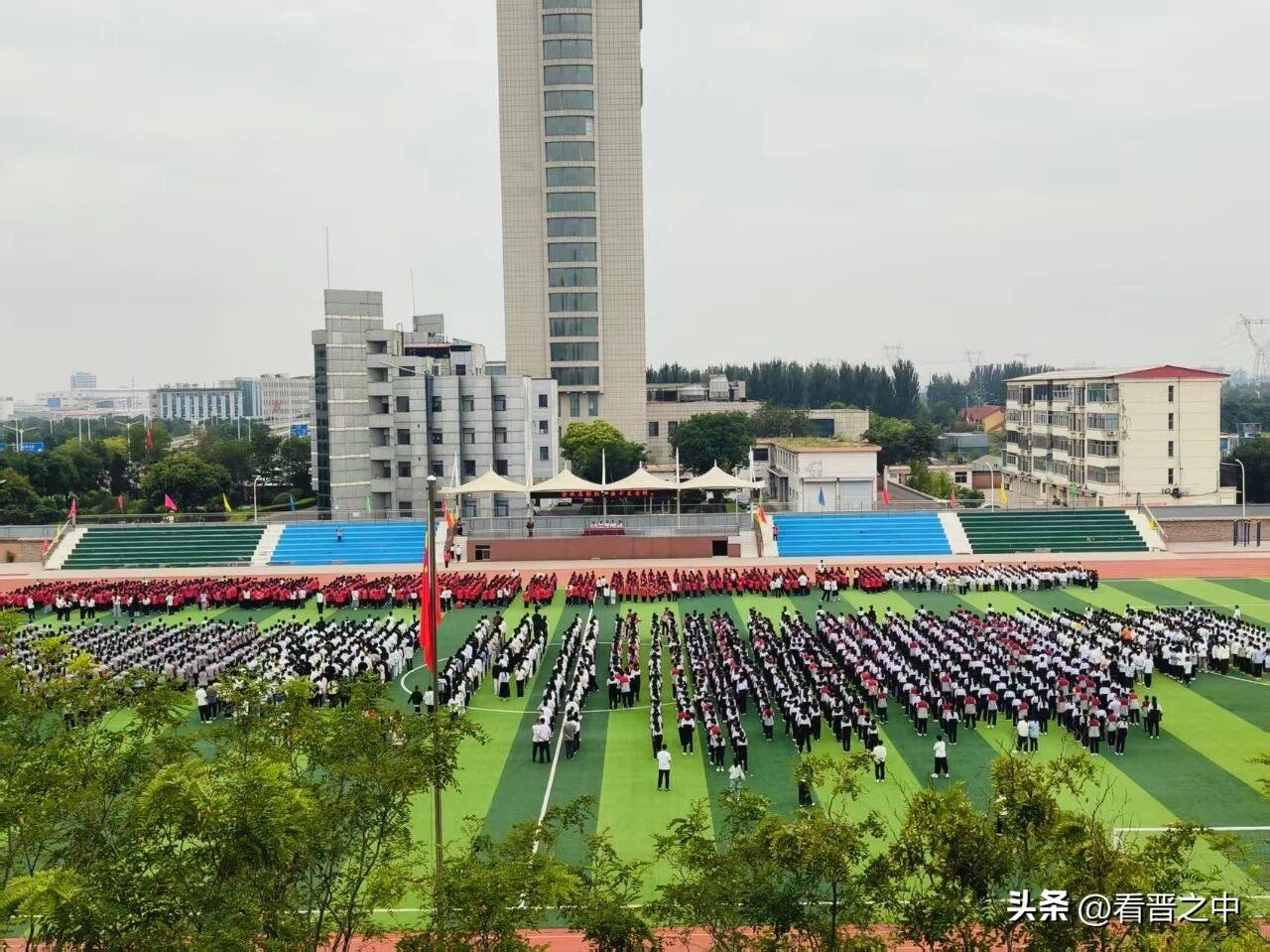 李欣，中共党员，硕士研究生，山西师范大学附属榆次学校高中物理教师。她严格律己，坚