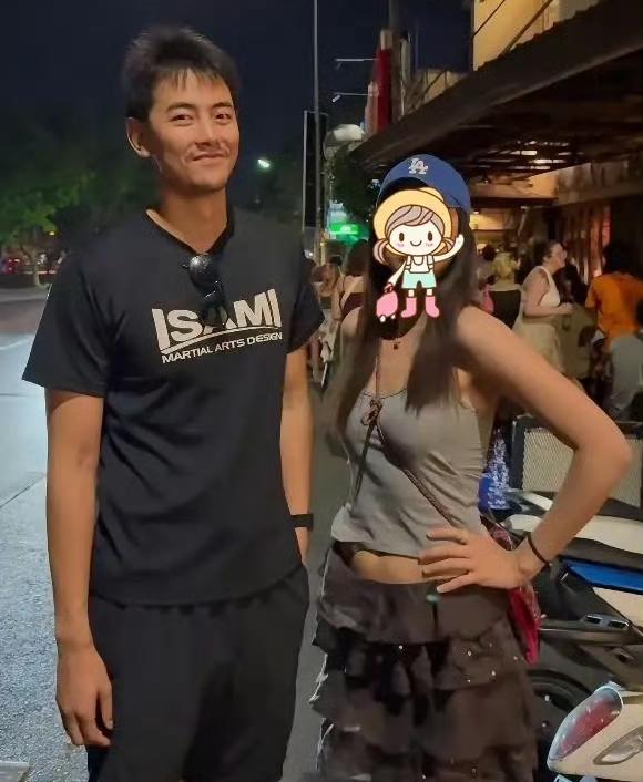 3月1日，纪凌尘突然引发了热议，这次不是和前女友阚清子的事情，而是有网友在泰国清